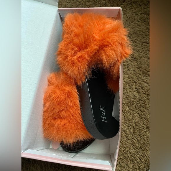New-Ultra Soft Fur Slides Slippers-color Coral - New in box - Picture 4 of 6